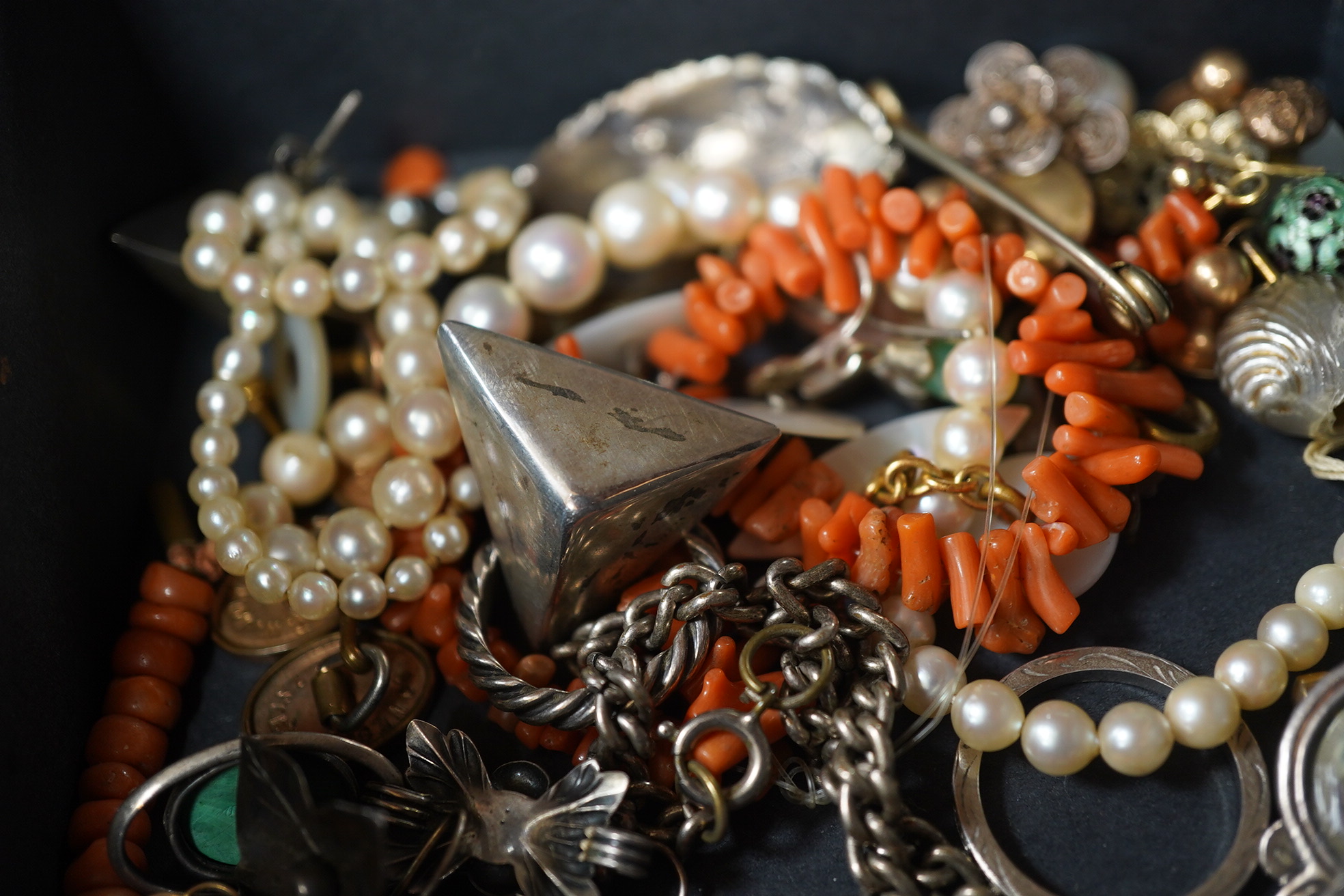 A quantity of assorted mainly costume jewellery including tortoiseshell and pique pendant, coral necklace, cultured pearl necklace, etc. Condition - poor to fair